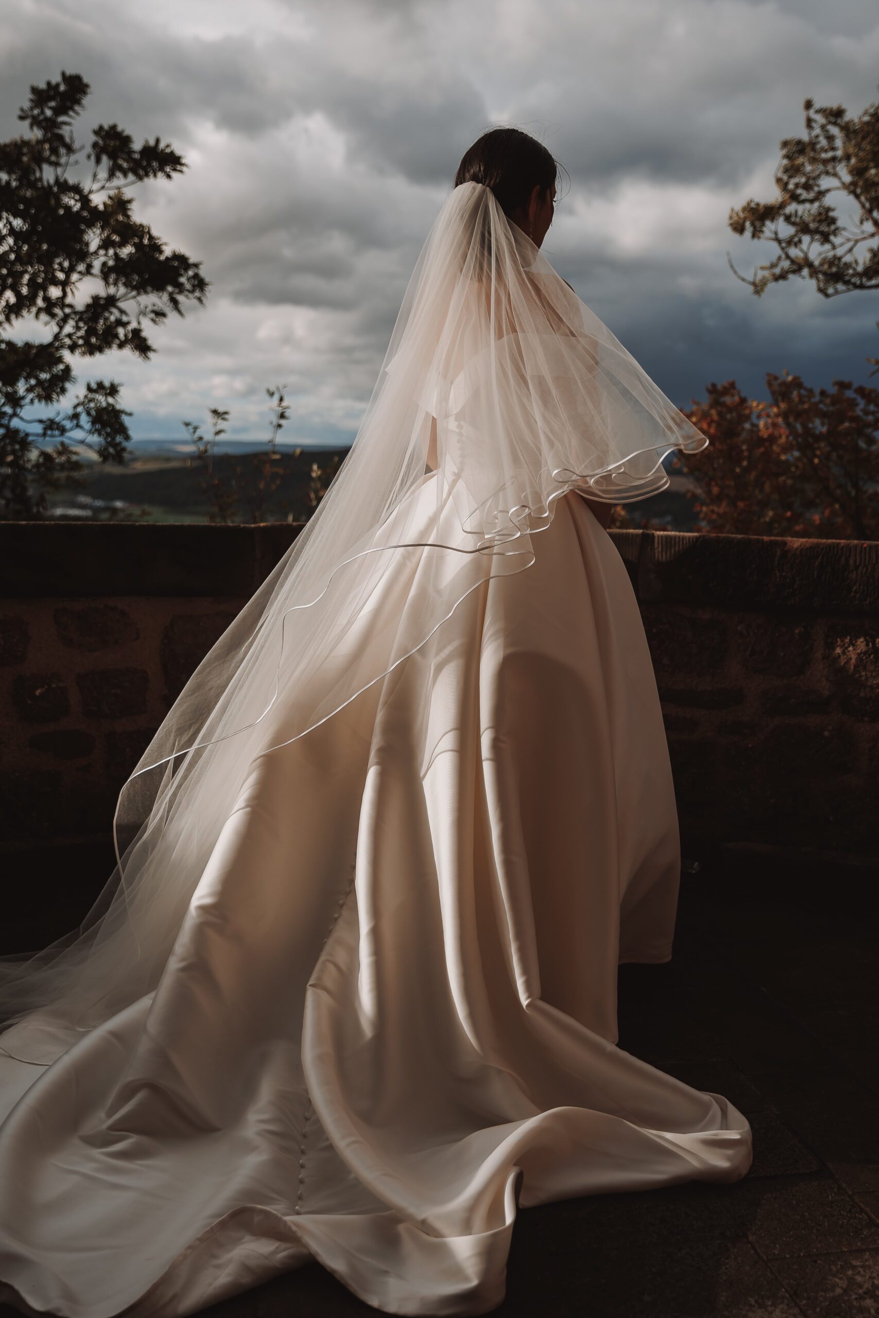 Braut im Hochzeitskleid in Thüringen