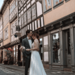 Hochzeitspaar auf der Kärmerbrücke in Erfurt