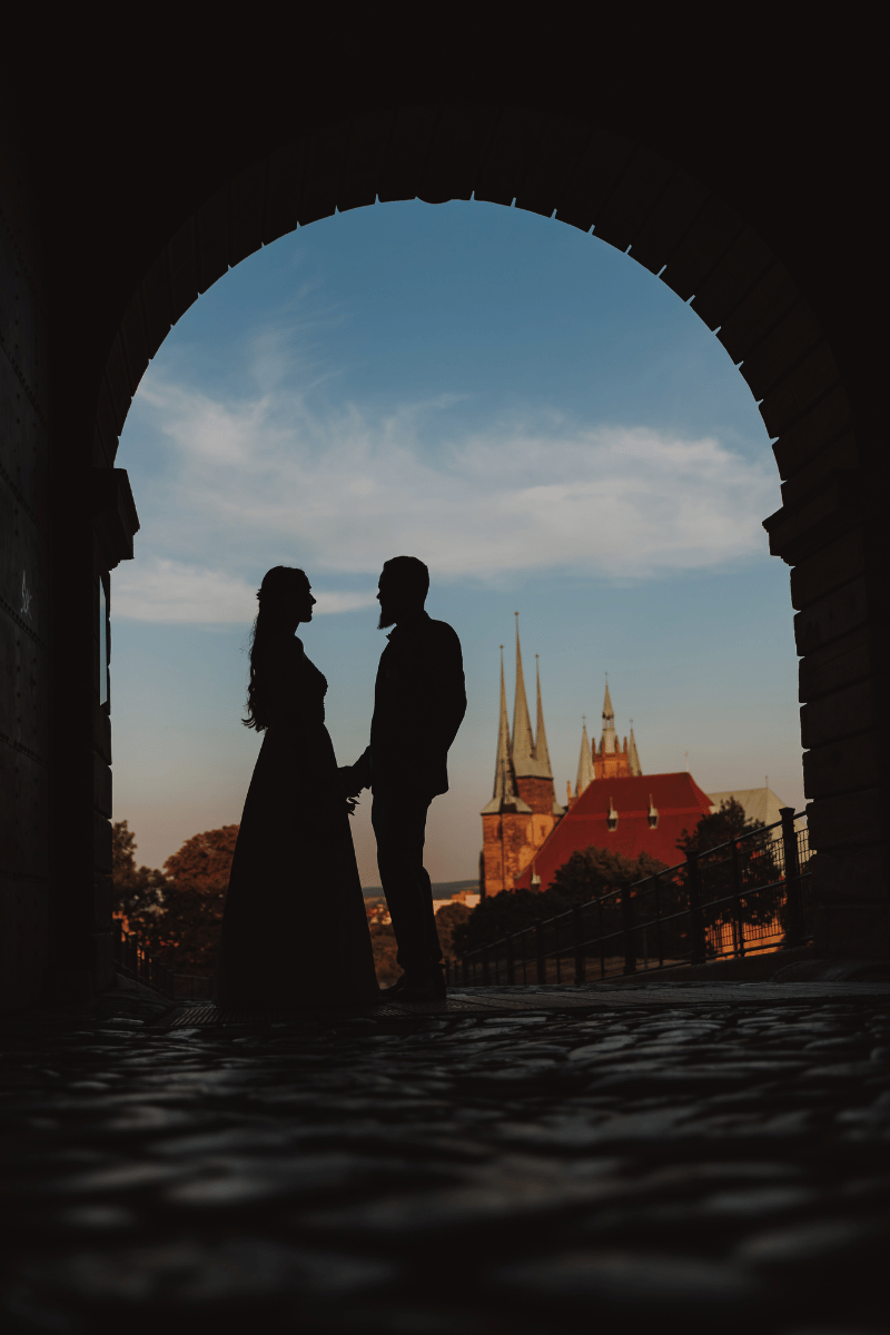 Hochzeitspaar vor dem Erfurter Dom