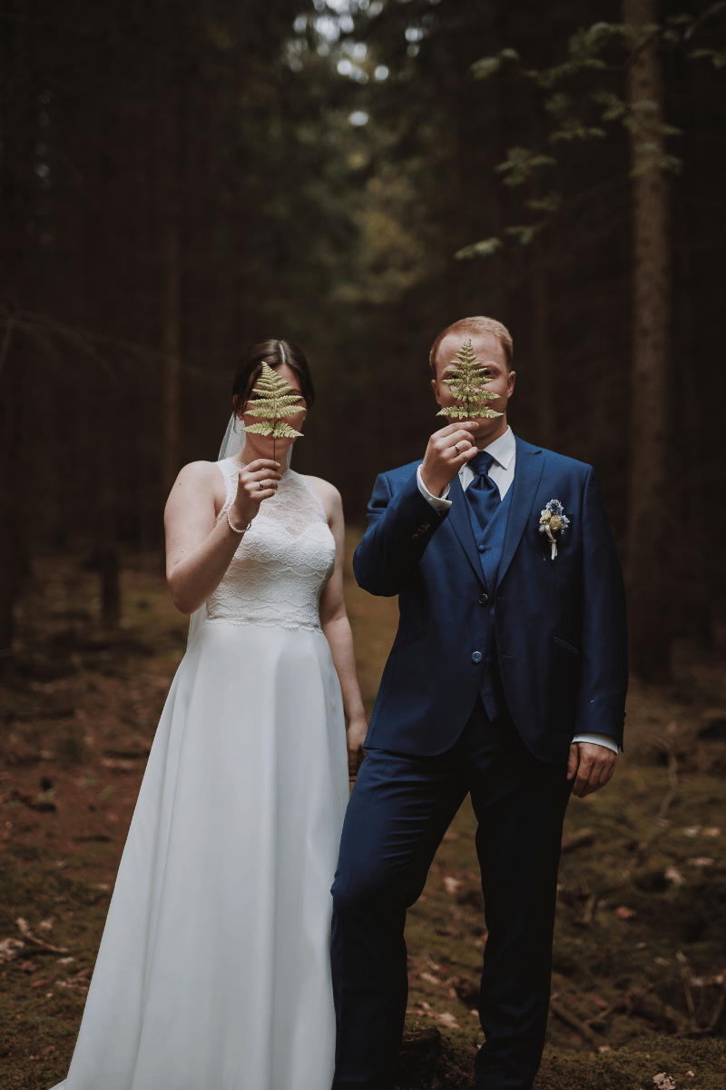 Hochzeitspaar im Wald bei Jena