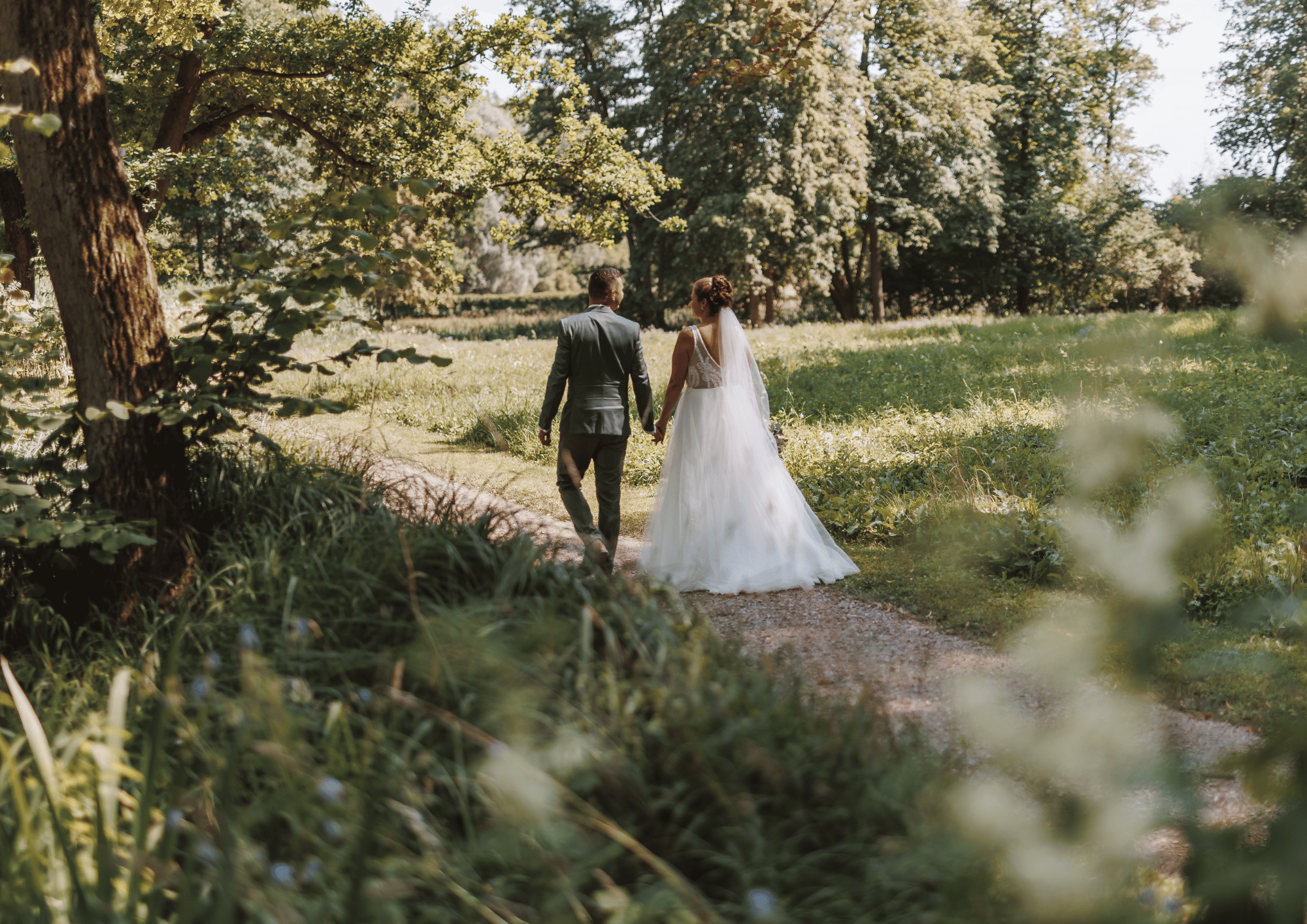 Hochzeitspaar im Ilmpark Weimar